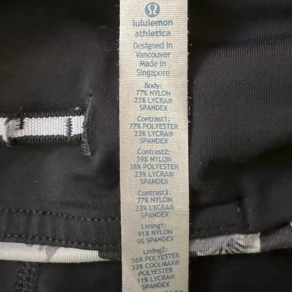 Lululemon 4 black crop II leggings Brisk Bloom, waistband w/zip & size. Pull tag